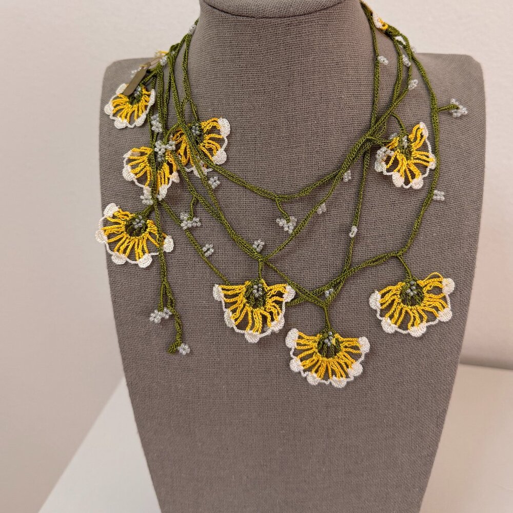 Collectable Traditional Turkish Oya Honeysuckle Necklace Yellow & White